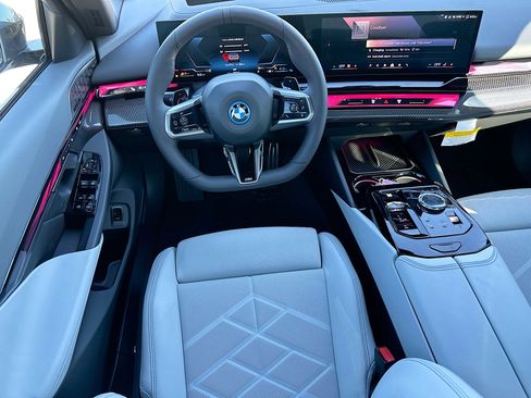 New 2026 BMW 550e xDrive w/ Executive Package image 17