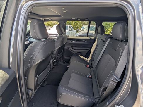 New 2025 Jeep Grand Cherokee Laredo X image 9