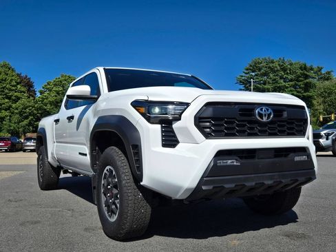 Used 2025 Toyota Tacoma TRD Off-Road AWD/4WD image 8