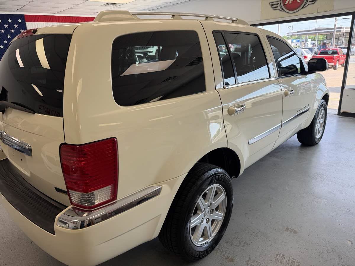 Used 2007 Chrysler Aspen Limited RWD image 6
