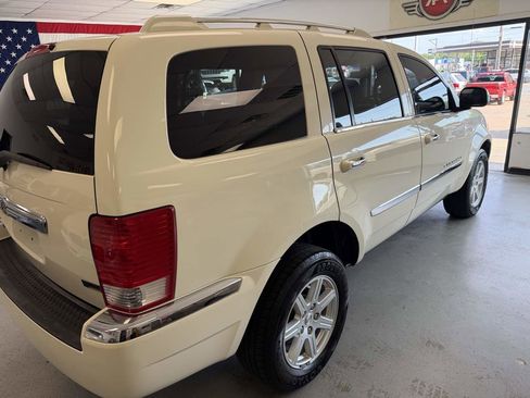 Used 2007 Chrysler Aspen Limited RWD image 6