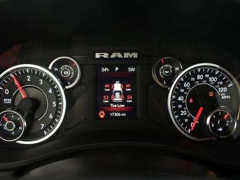 Used 2024 RAM 2500 Big Horn w/ Bed Utility Group image 11