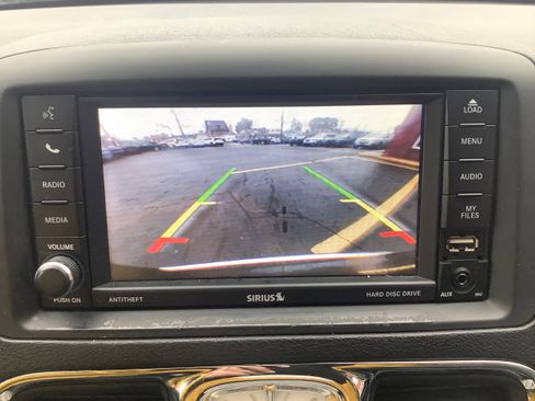 Used 2015 Chrysler Town & Country Touring image 21