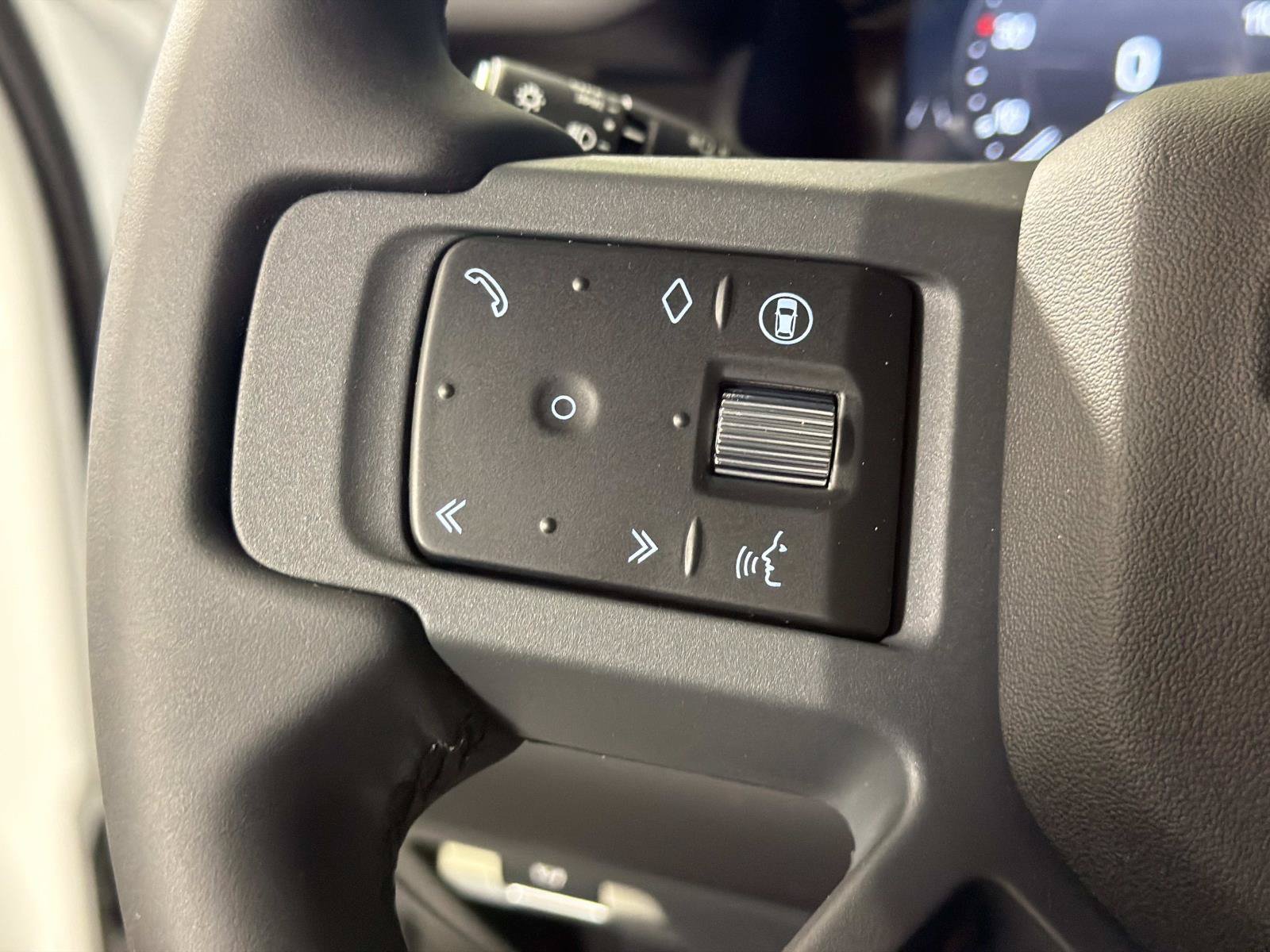 New 2026 Land Rover Defender 110 X-Dynamic SE AWD/4WD image 30