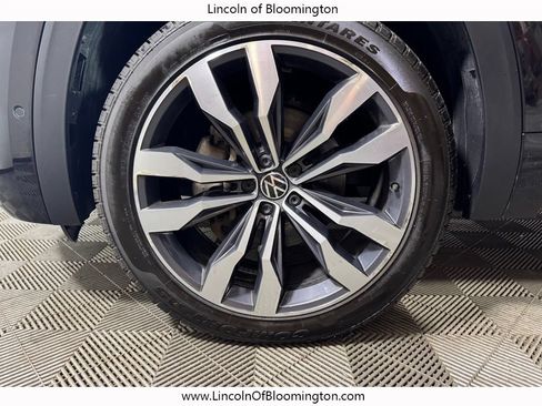Used 2023 Volkswagen Atlas SEL Premium AWD/4WD image 19