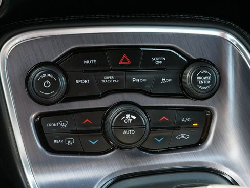 Used 2018 Dodge Challenger R/T w/ Driver Convenience Group RWD image 23