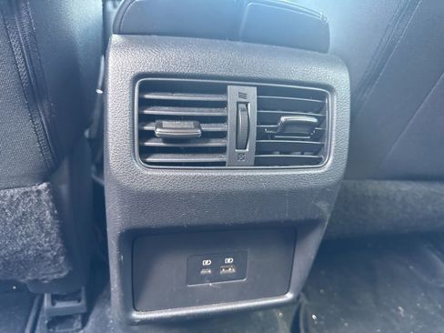 Used 2021 Nissan Rogue SV image 13