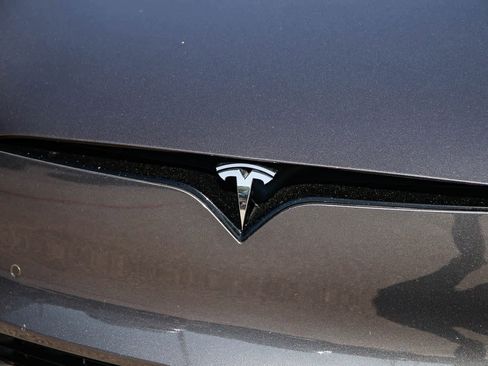Used 2022 Tesla Model S Plaid image 11