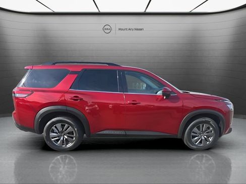 Certified 2024 Nissan Pathfinder SV AWD/4WD image 3