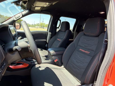 Used 2025 Nissan Frontier PRO-4X w/ Pro Convenience Package image 10