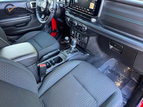 Certified 2025 Jeep Wrangler Unlimited Rubicon 4xe AWD/4WD image 17