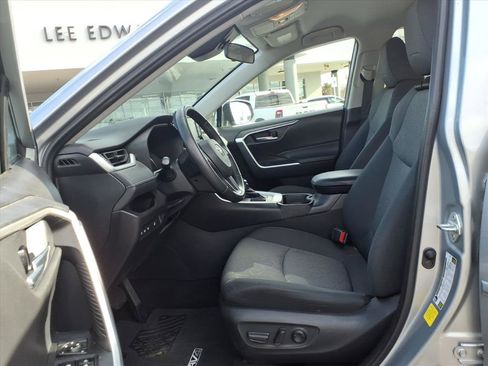 Used 2021 Toyota RAV4 XLE w/ XLE Grade Weather Package image 15