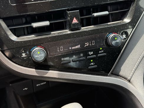 Used 2022 Toyota Camry LE FWD image 22