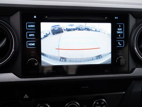 Used 2018 Toyota Tacoma TRD Off-Road image 29