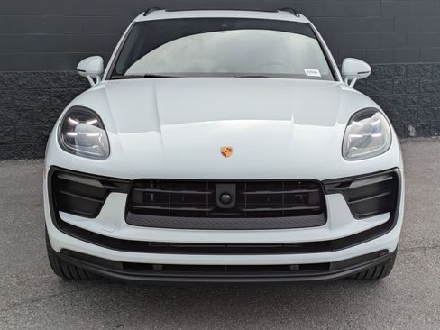Used 2025 Porsche Macan image 6