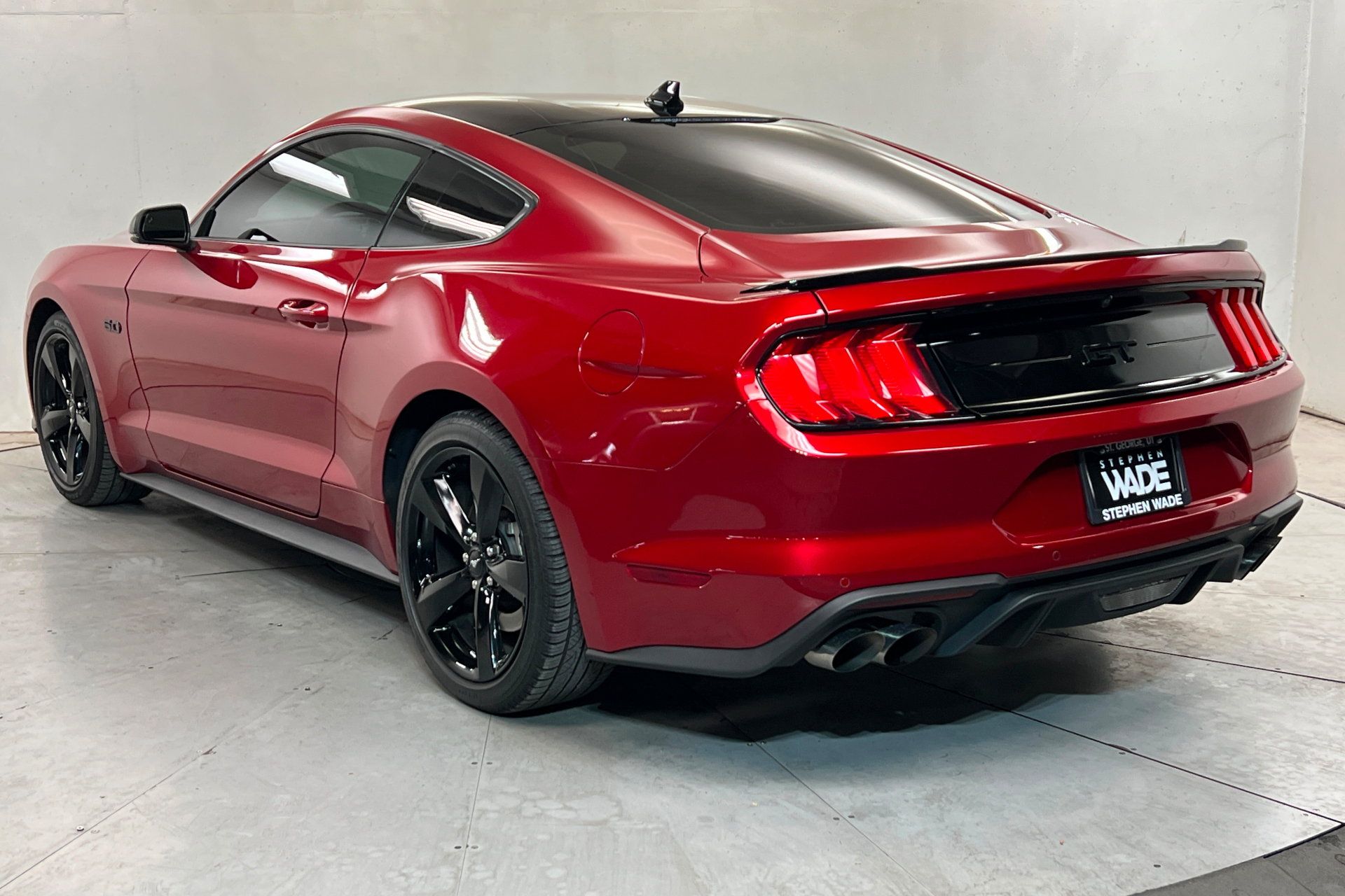 Used 2022 Ford Mustang GT Premium w/ Equipment Group 401A RWD image 3