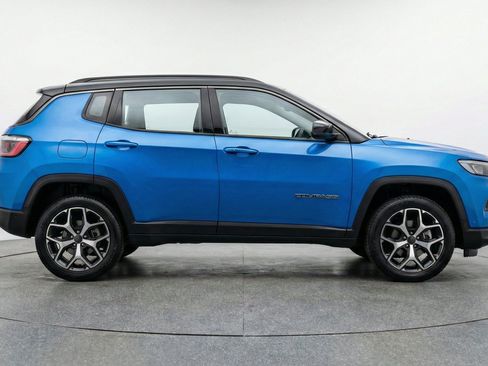 Used 2025 Jeep Compass Limited AWD/4WD image 11