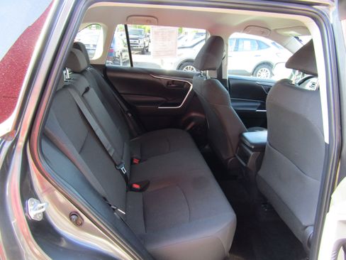 Used 2019 Toyota RAV4 LE AWD/4WD image 13