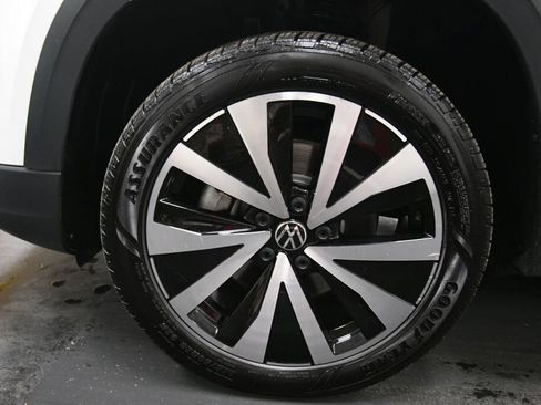 Used 2024 Volkswagen Taos SE FWD image 31