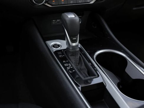 Used 2024 Nissan Altima 2.5 SV FWD image 12