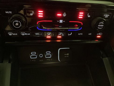 Used 2024 Jeep Grand Cherokee Altitude image 29