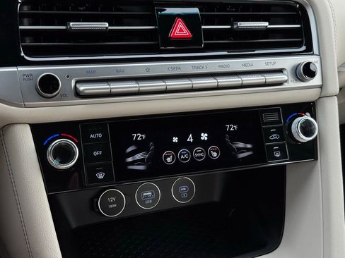 Used 2026 Genesis G70 2.5T image 28