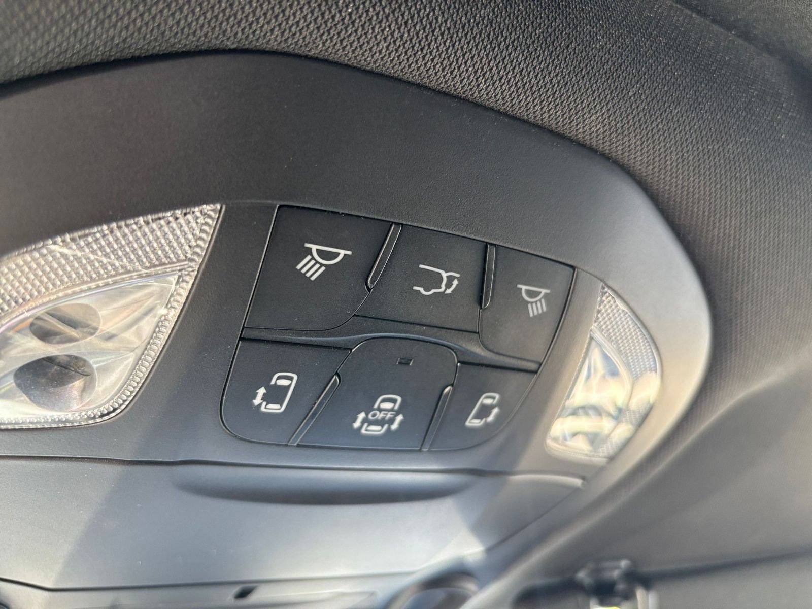 Used 2025 Chrysler Pacifica Limited FWD image 24