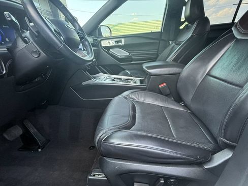 Used 2021 Ford Explorer Platinum w/ Equipment Group 601A AWD/4WD image 39