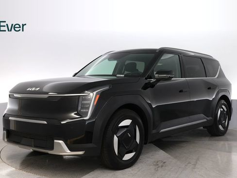 Used 2024 Kia EV9 Wind AWD/4WD image 2