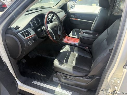 Used 2013 Cadillac Escalade Premium AWD/4WD image 10