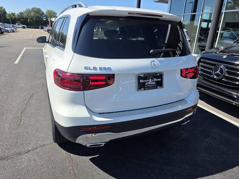 New 2026 Mercedes-Benz GLB 250 image 3