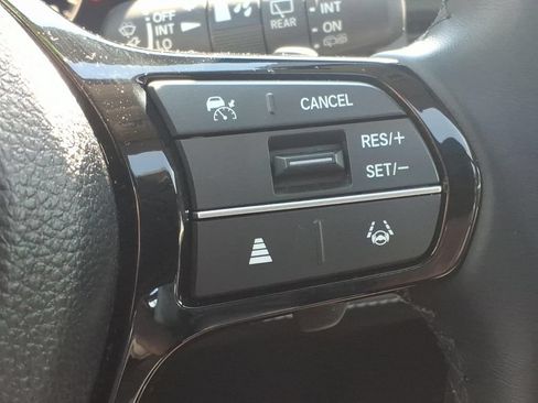 Used 2025 Honda Pilot Touring image 9