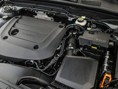 Certified 2026 Volvo XC40 B5 Plus AWD/4WD image 27