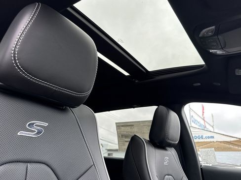 New 2026 Chrysler Pacifica Limited w/ S Appearance Package image 17