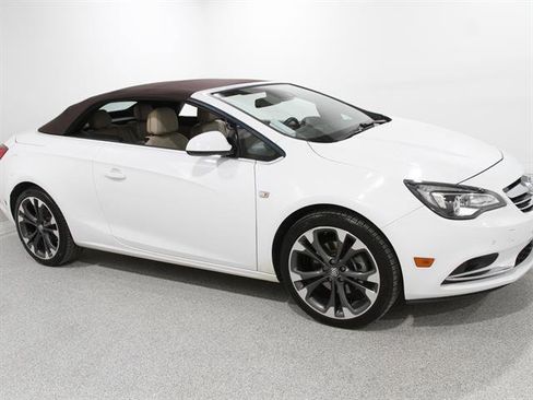 Used 2019 Buick Cascada Premium image 2