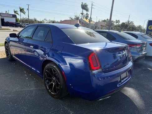 Used 2019 Chrysler 300 Touring w/ Sport Appearance Package image 6
