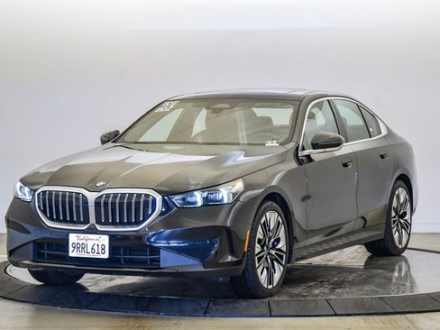 Used 2025 BMW 530i image 1