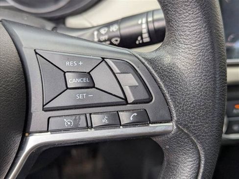 Used 2022 Nissan Versa SV FWD image 12