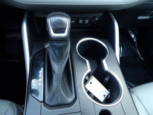 Used 2021 Toyota Highlander XLE image 22