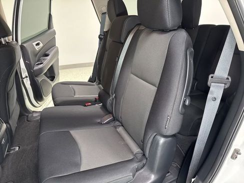 Used 2020 Nissan Pathfinder S AWD/4WD image 23