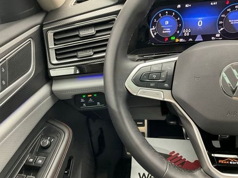 Used 2025 Volkswagen Atlas Peak Edition SE AWD/4WD image 17