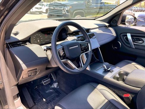 Used 2025 Land Rover Discovery Sport Dynamic SE AWD/4WD image 17