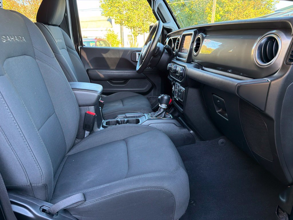 Used 2021 Jeep Wrangler Unlimited Sahara w/ Cold Weather Group AWD/4WD image 28
