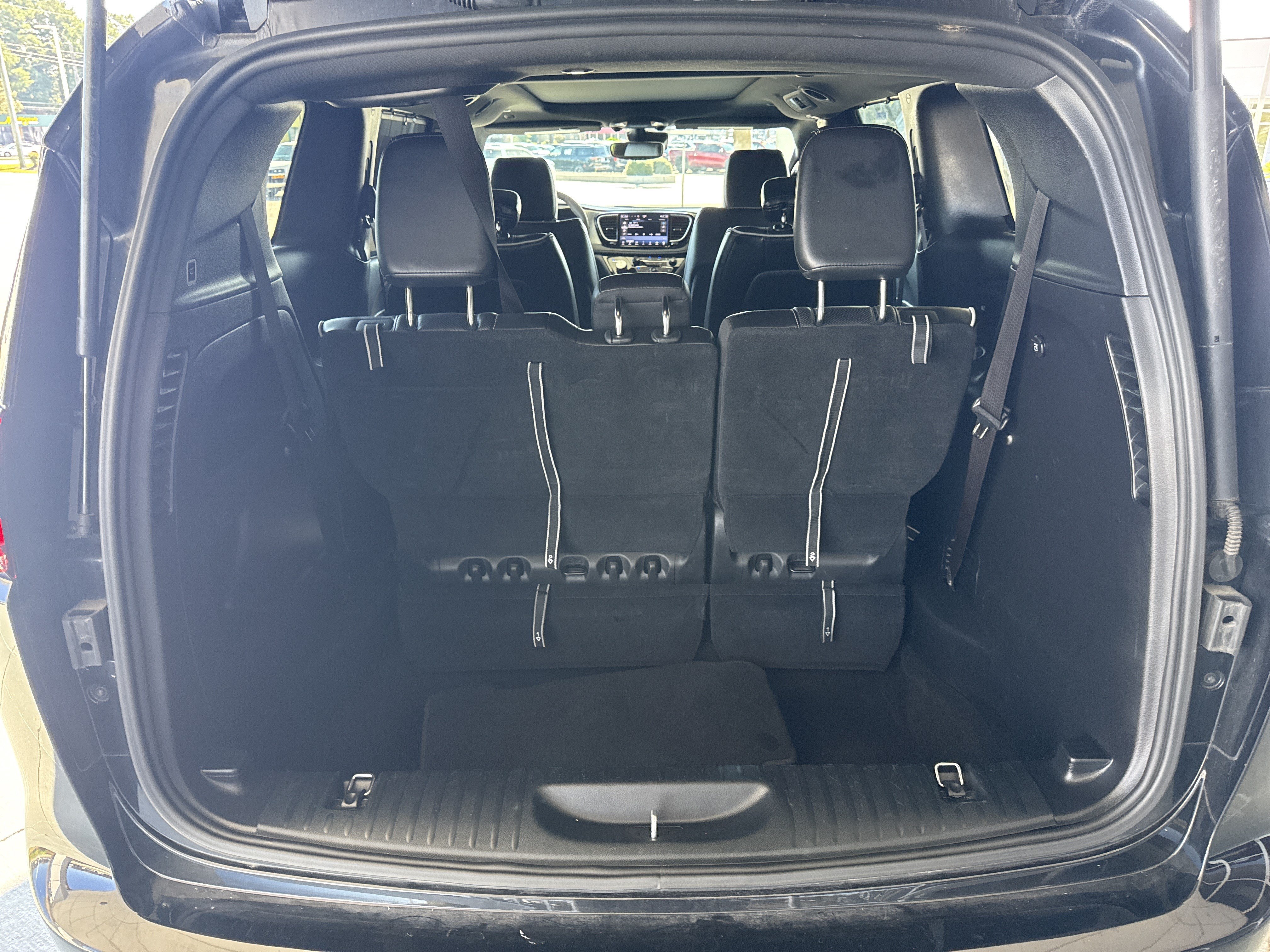 Used 2025 Chrysler Pacifica Limited FWD image 32