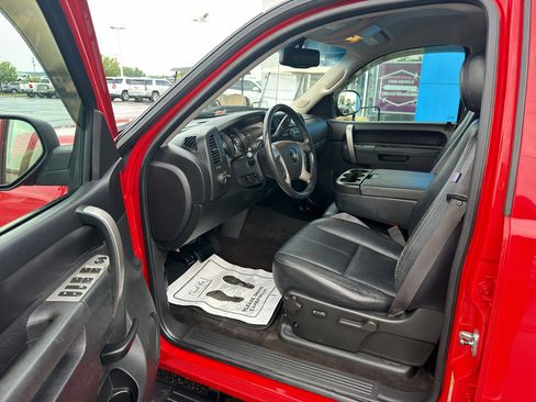 Used 2011 Chevrolet Silverado 1500 LT w/ Interior Plus Package RWD image 11