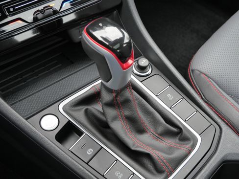 Certified 2025 Volkswagen Jetta GLI Autobahn image 25