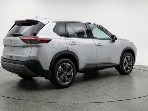 Used 2025 Nissan Rogue SV image 9