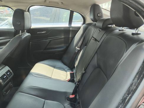 Used 2017 Jaguar XE Premium image 27