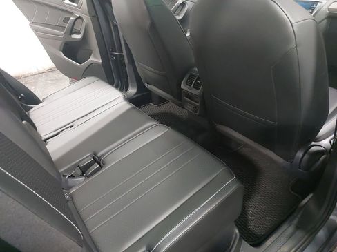 Used 2023 Volkswagen Tiguan SE image 11