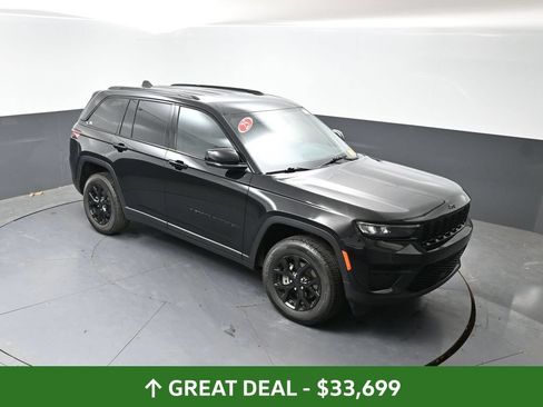 Used 2025 Jeep Grand Cherokee Altitude AWD/4WD image 45